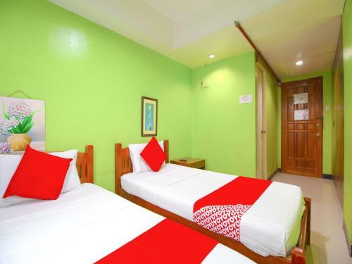 Hotel Vaccinated Staff - Oyo 677 Roseate Pensione