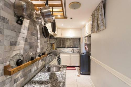 Apartamento Hideaway , All You Need, And Nothing You Don't