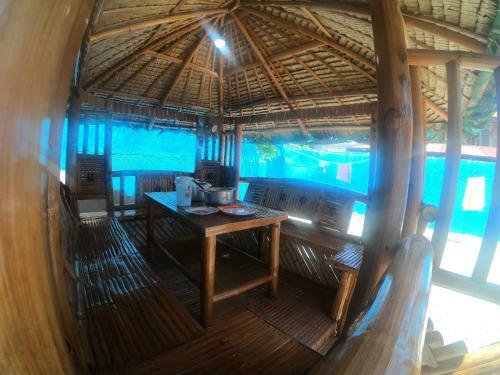 Anilao Port Transient House