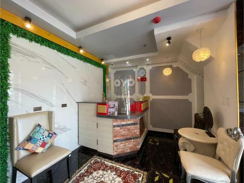 Hotel Vaccinated Staff - Oyo 685 K Fortune Apartelle