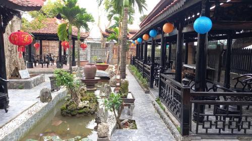 Villa Nh� C? Di�n S?n (dien Son Ancient House)