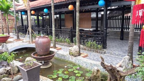 Villa Nh� C? Di�n S?n (dien Son Ancient House)
