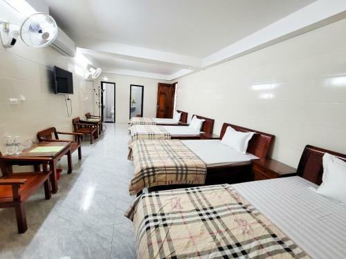 Ph� Qu� Hotel