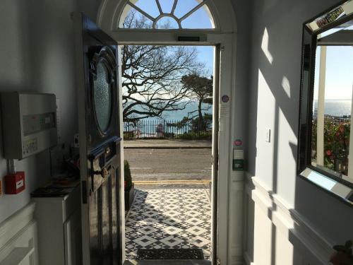 Hostal Pier View