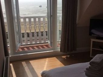 Hostal Pebbles Guest House