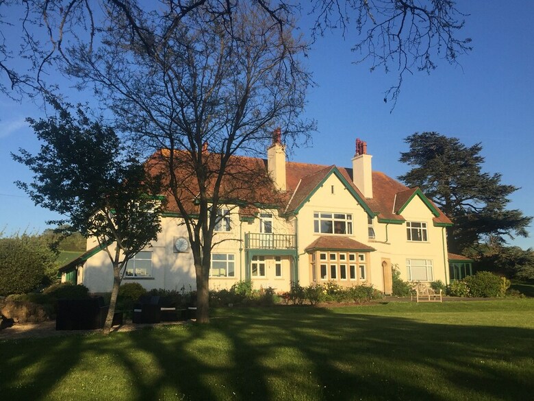 Bed & Breakfast Cedar House