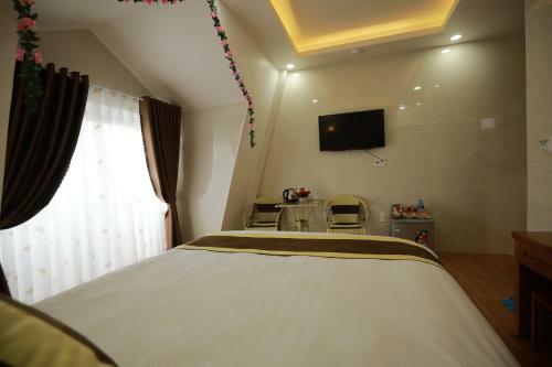 Ves - Pa Luxury Hotel