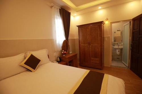 Ves - Pa Luxury Hotel