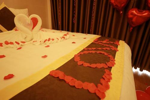 Ves - Pa Luxury Hotel