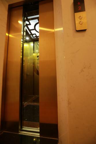 Ves - Pa Luxury Hotel