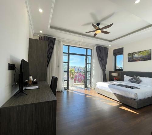 Kh�ch S?n Lilac Hotel ?� L?t
