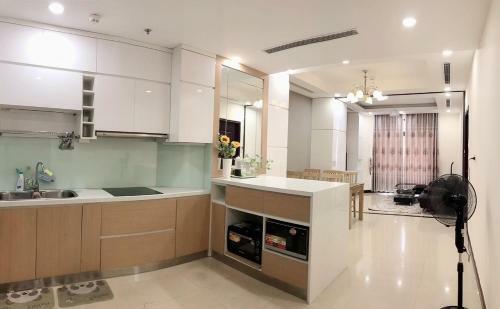 Asahi Luxstay - Royal City Apartment