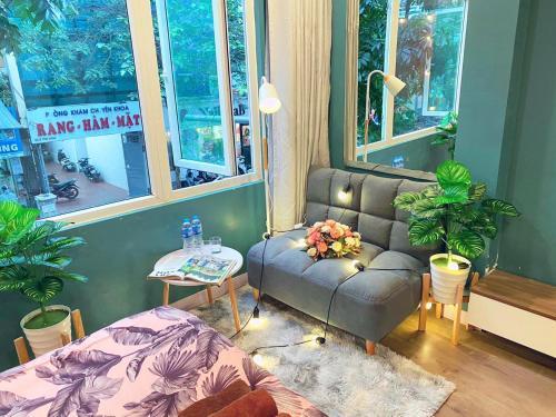 Mayhouse - Street View 02