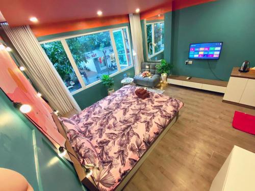 Mayhouse - Street View 02