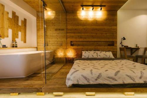 Apartamento Lotushomestayhanoi - Wood & White