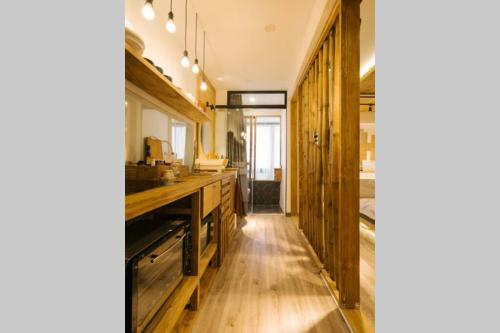 Apartamento Lotushomestayhanoi - Wood & White