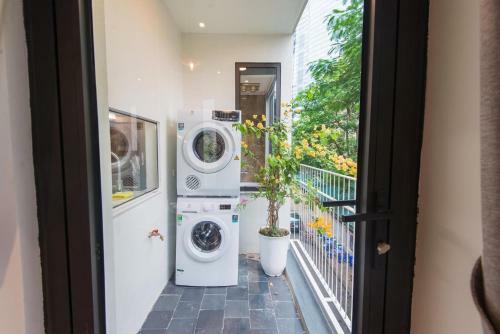 Lovely Apartment / Luxury / 81 Linh Lang