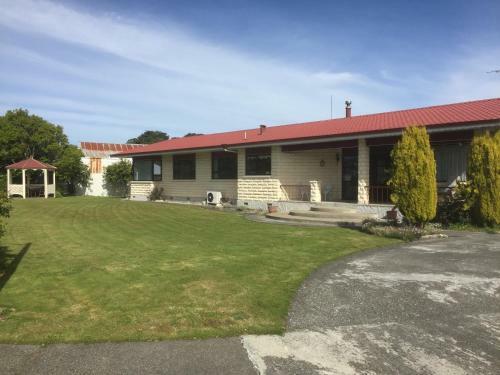 Ron And Tony's Bed & Breakfast