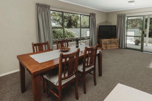 Anchors Away - Urenui