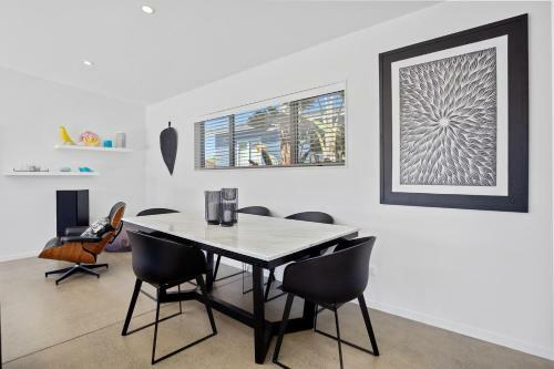 Gibson's Garage - Waihi Beach Holiday Home