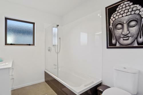 Gibson's Garage - Waihi Beach Holiday Home