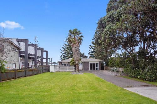 Beach Daze Bach - Waihi Beach Holiday Home