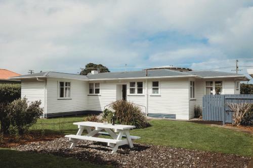 The Barefoot Bungalow - Opunake Beach