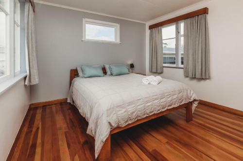 The Barefoot Bungalow - Opunake Beach