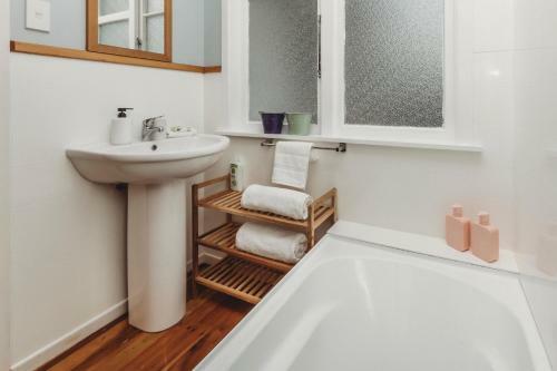The Barefoot Bungalow - Opunake Beach