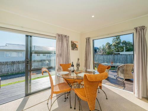 Beach Life Bach - Whangamata Holiday Home
