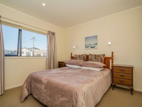 Beach Life Bach - Whangamata Holiday Home