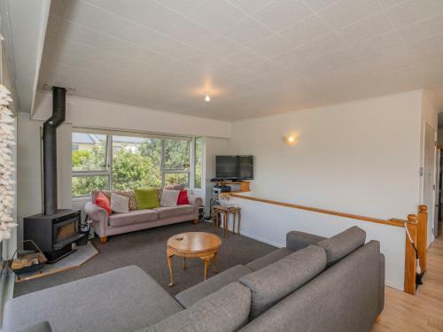 Bach On Pipi - Whangamata Holiday Home