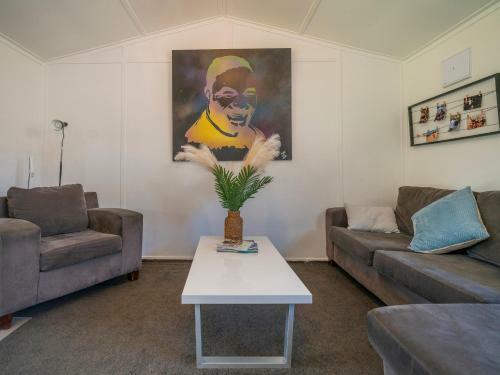 Walk To The Water - Whangamata Holiday Home