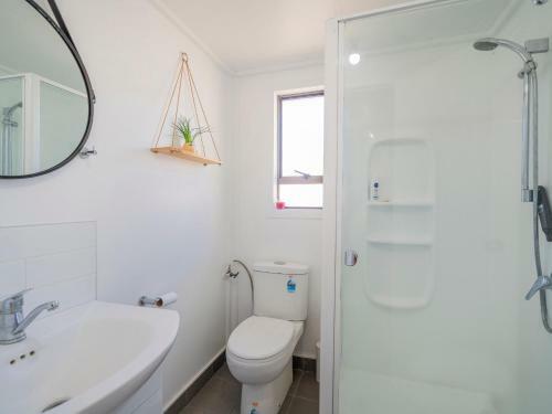 Walk To The Water - Whangamata Holiday Home