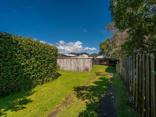 Walk To The Water - Whangamata Holiday Home