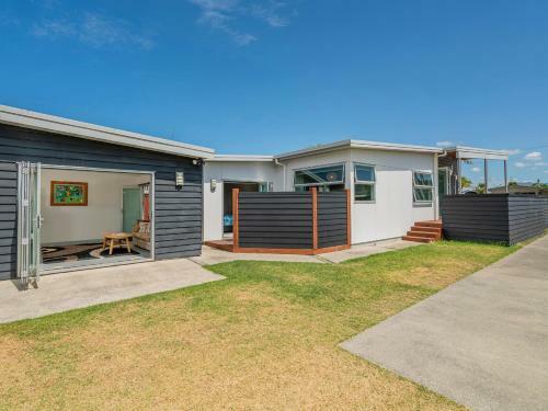 Castaway Bach - Whangamata Holiday Home
