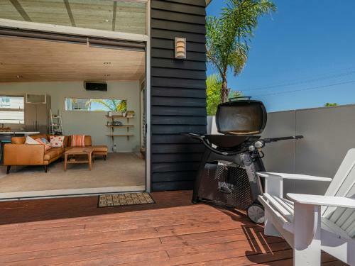Castaway Bach - Whangamata Holiday Home