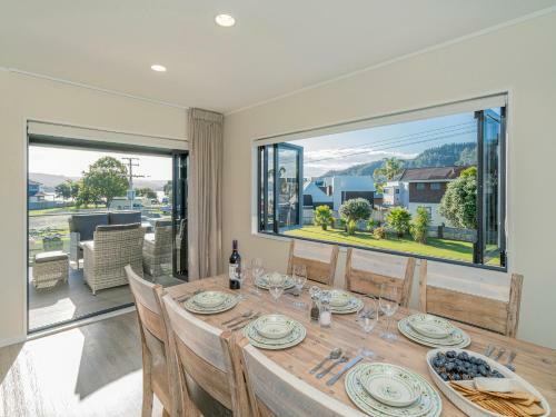 Harbour View - Whangamata Holiday Home