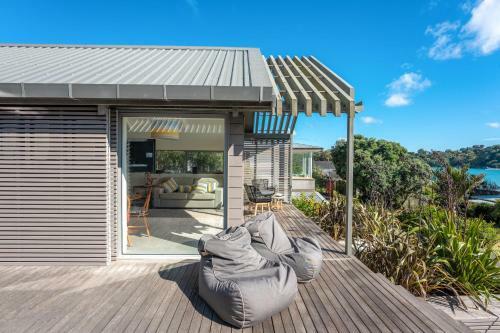 Oneroa Beachfront Apartment