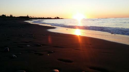 Taranaki Beach House - Great Sea Views