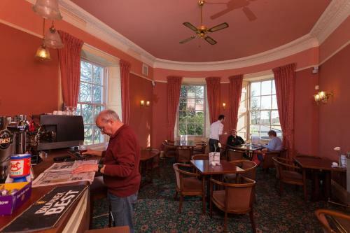 Hostal Woodland House Hotel