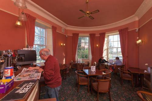 Hostal Woodland House Hotel