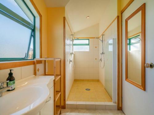 Sensational On Centennial - Whitianga Holiday Home