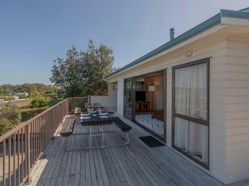 Paradise By The Beach - Simpson's Beach Holiday Home