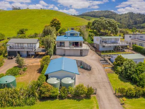 Paradise By The Beach - Simpson's Beach Holiday Home
