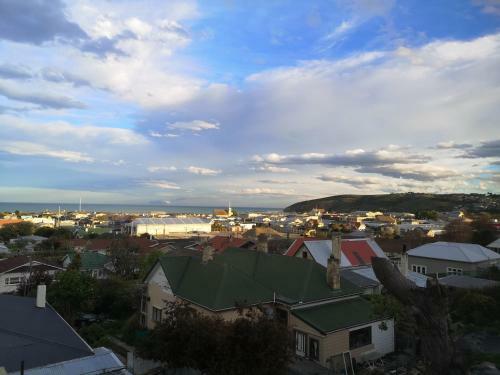 Hello Seaview! 4 Brs House In Central Location!