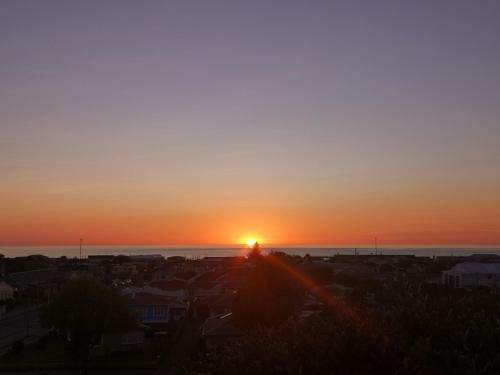 Hello Seaview! 4 Brs House In Central Location!