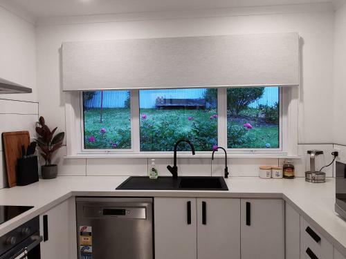 Hello Seaview! 4 Brs House In Central Location!
