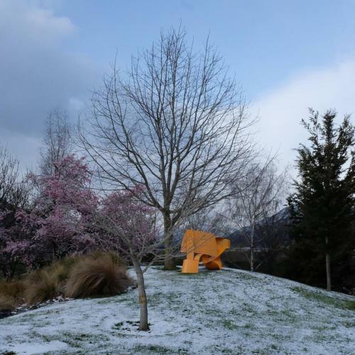 Giverny Art House In Sculpture Garden