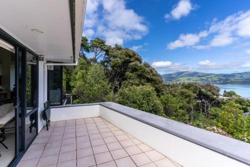 Sun Baked Akaroa Views - Akaroa Holiday Home
